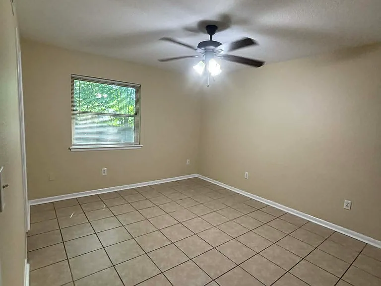 602 E South St #12B — Photo 6