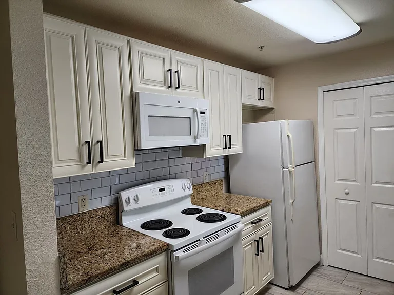 5455 Vineland Rd #3105 — Photo 3