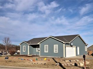 400 Stone Grove Dr, Manhattan, KS 66503