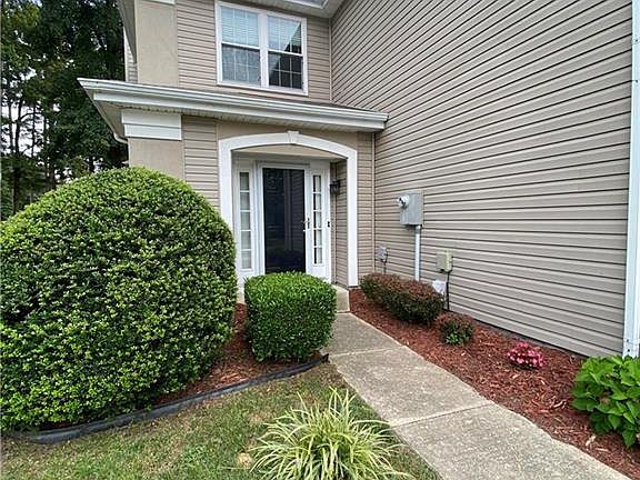 2nd image of 802 E Willow Point Pl