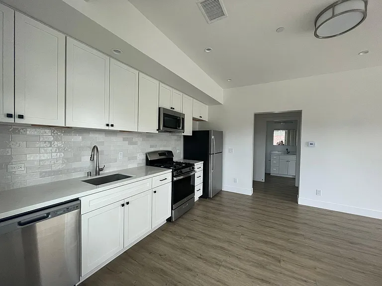 325 W Anapamu St #D — Photo 11