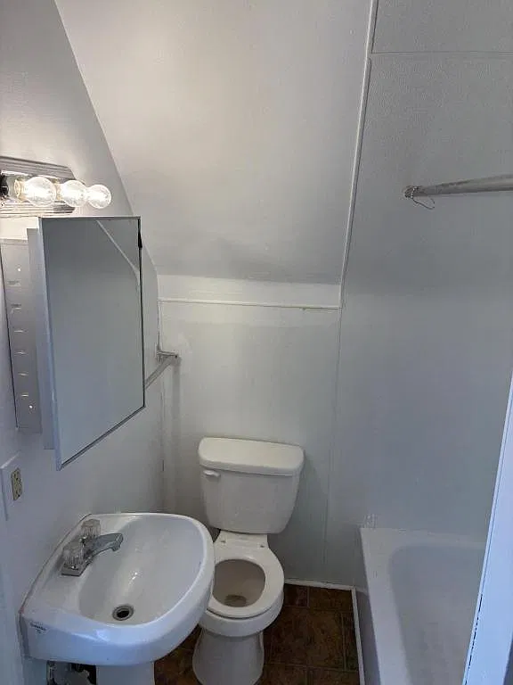 129 McGinnis Ave Apt 3 Pitcairn PA — Photo 2