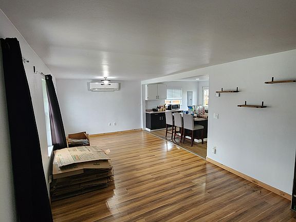 5th image of 407 Calistoga St W