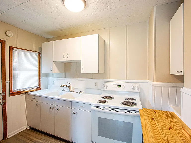 1502 Silver Ln — Photo 13