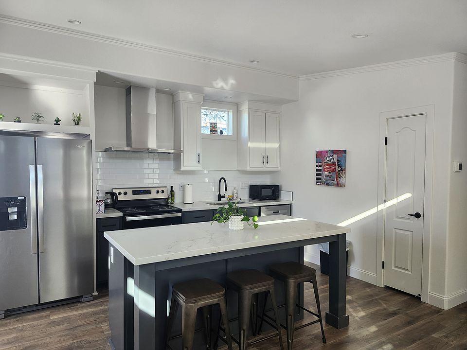 Large modern kitchen brand new everything