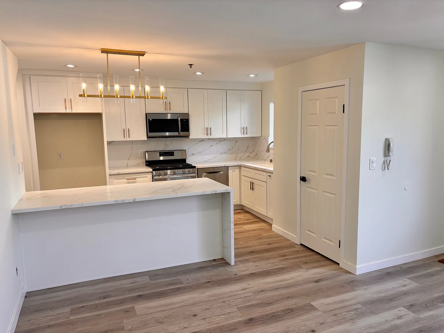 3 bed, 1448 sqft, $4,300 — Photo 1