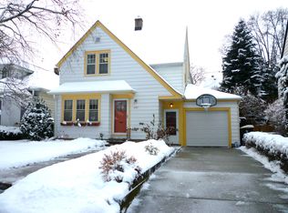 2347 N 72nd St, Wauwatosa, WI 53213