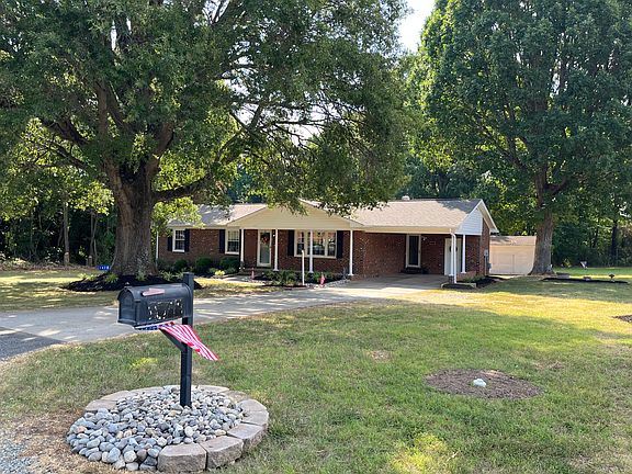 2nd image of 1428 Flora Ave