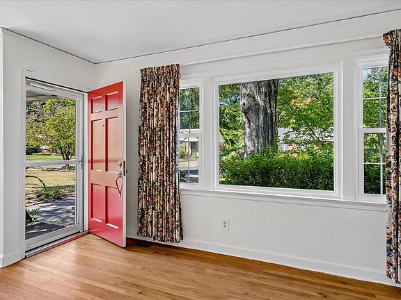 3rd image of 512 Lytle St