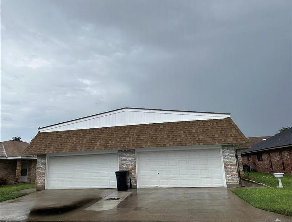 700 W Iris Ave