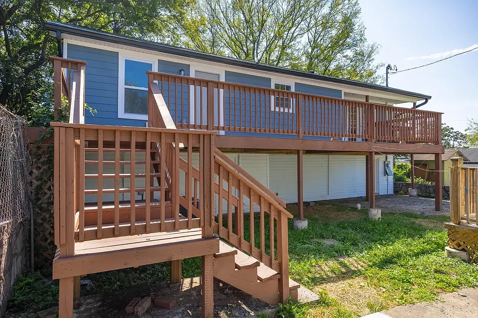 Building Photo - 702 Snow St #102