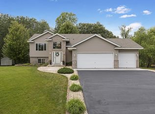7961 Henry Ln, Lino Lakes, MN 55014