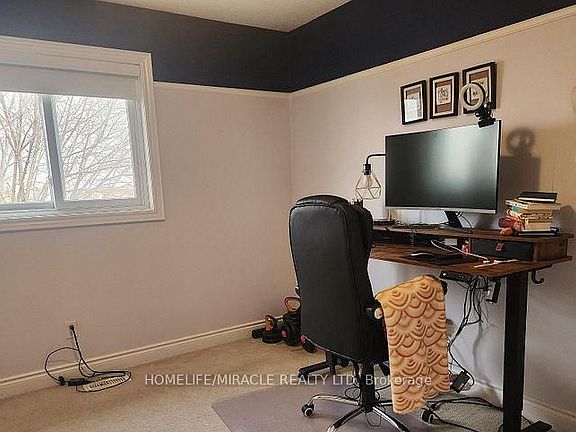 5th image of 388 Thomas Slee Dr