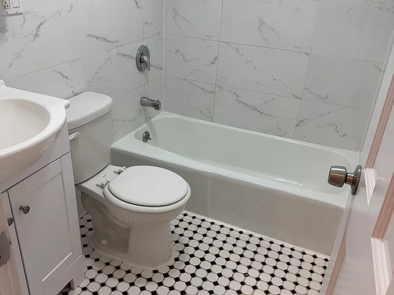 148 W 73rd St #1-B — Photo 10