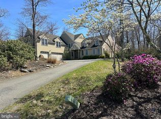 554 Pinecrest Dr, Pocono Pines, PA 18350