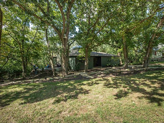 2nd image of 3024 Briaroak Rd