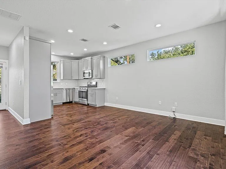 706 Short Kemp St #2 — Photo 5
