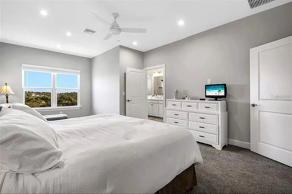 4 bed, 3.0 bath, 1825 sqft, $3,795 — Photo 3