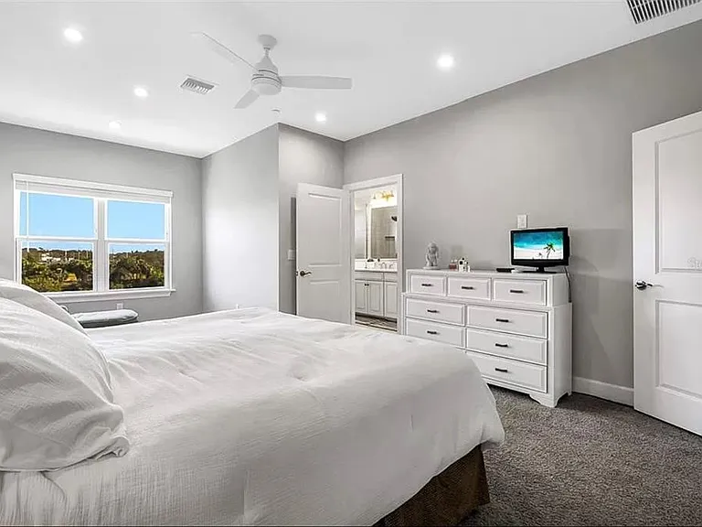 5569 Cannes Cir — Photo 3