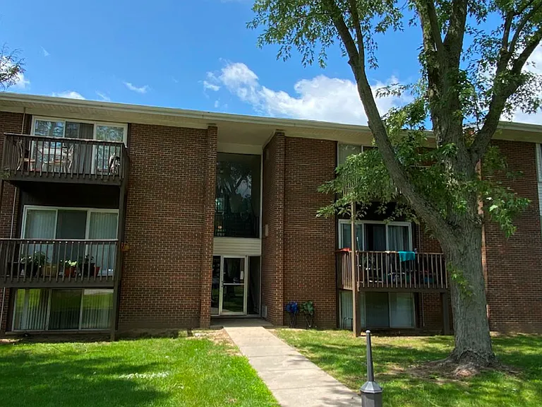 Old Orchard Apartments — Photo 3
