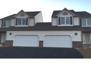 3 Regina Dr, Sinking Spring, PA 19608