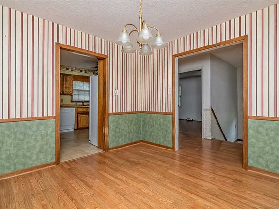 4th image of 3410 E Croft Cir