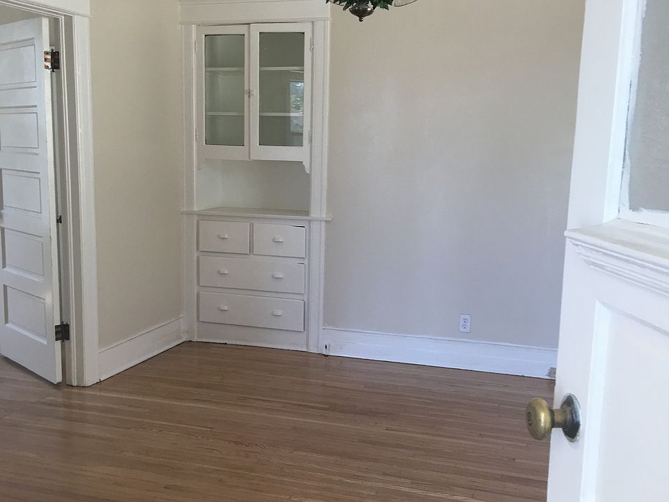 1st image of 2635 Roseview Ave