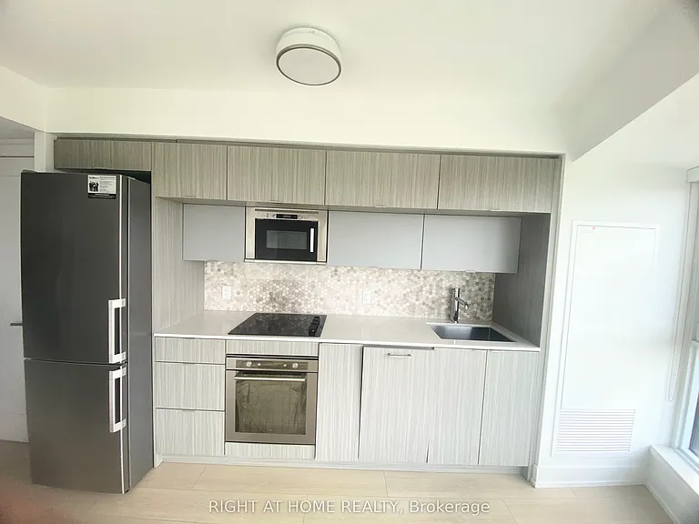 585 Bloor St E #2416 — Photo 15