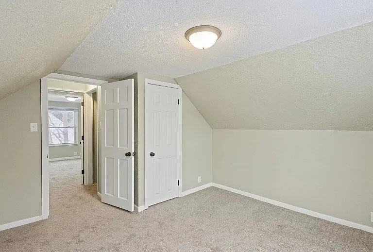 1031 Good Pl — Photo 18