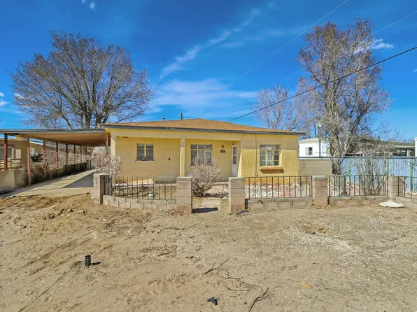 1101 Pear Dr SW, Albuquerque, NM 87105