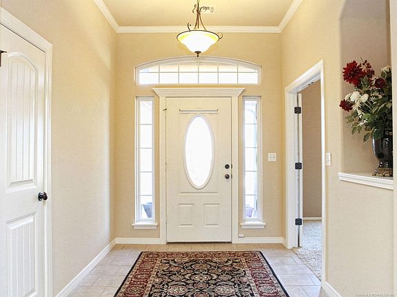 4th image of 23 Dogwood St