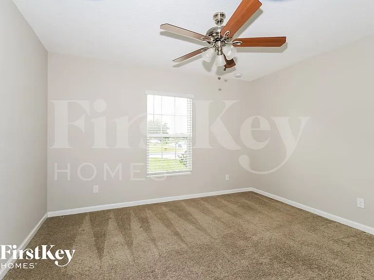 1943 SW Sunglow St — Photo 10