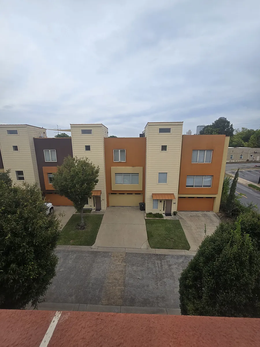 Building Photo - 102 Vertical Lofts Dr
