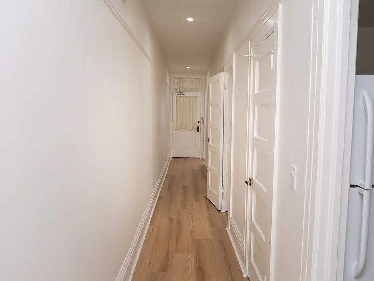 1048 Montgomery St — Photo 10