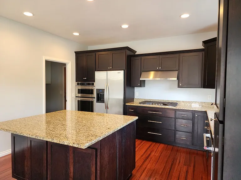 1592 Kingston Way — Photo 15