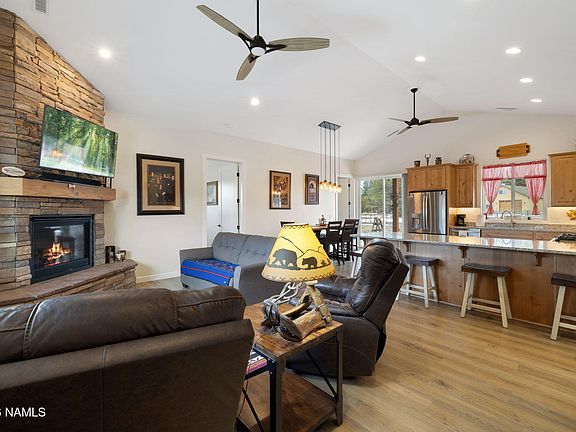 4th image of 2557 Lazy East Rd