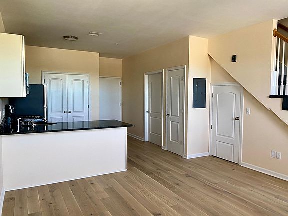 5th image of 42 Summer St #22