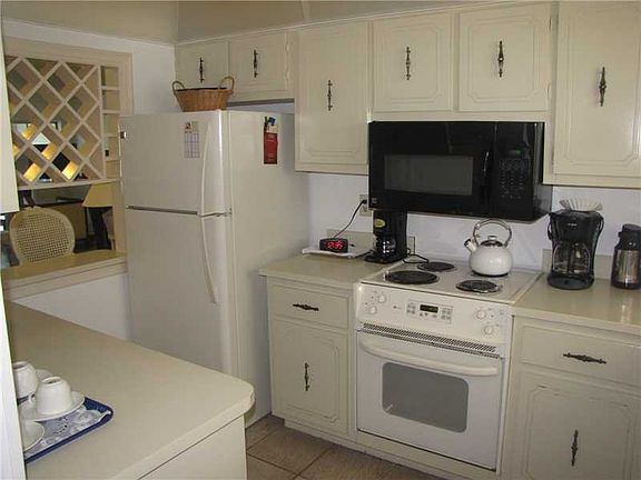 2nd image of 3655 Ne 32 Ave #218