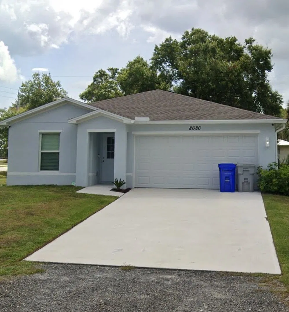 Beautiful 3-Bedroom Corner-Lot Home in Vero Lake Estates | — Photo 3