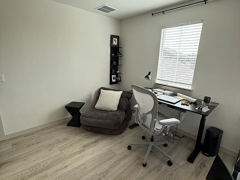 220 Merrick Rd — Photo 33