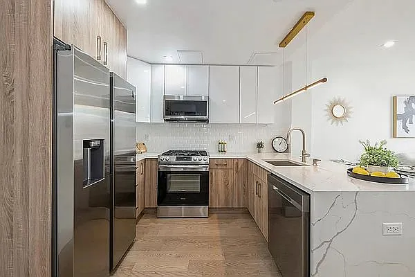 Rented by E Realty International Corp | media 5