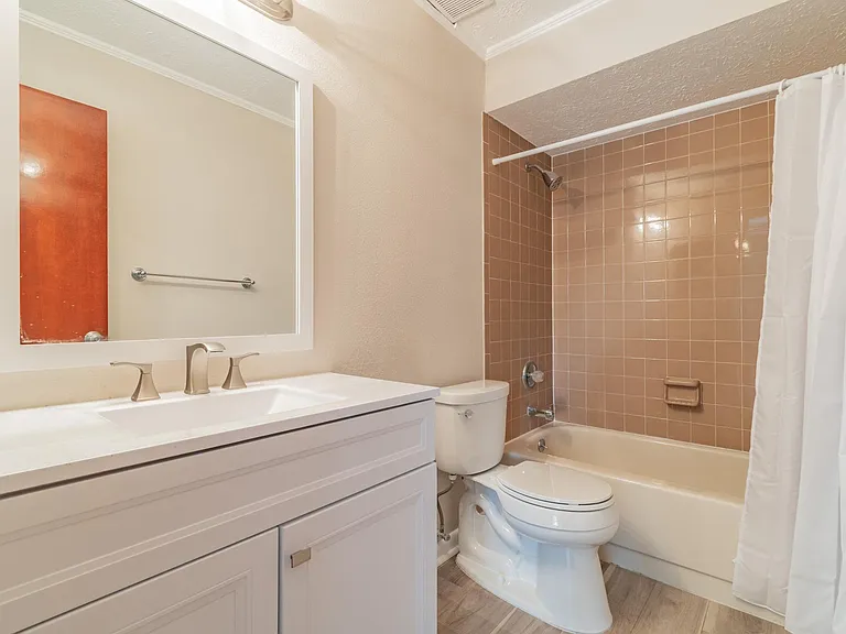 2419 W Stroud Ave #B — Photo 18