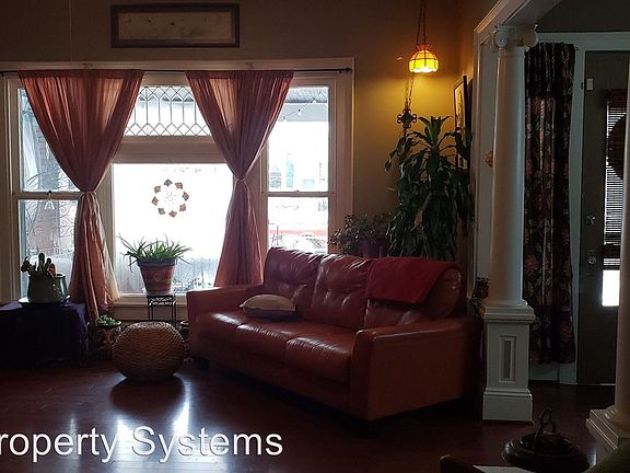 3rd image of 1432 Woodlawn Ave