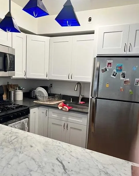 1 bed, 1.0 bath, $2,000 — Photo 1