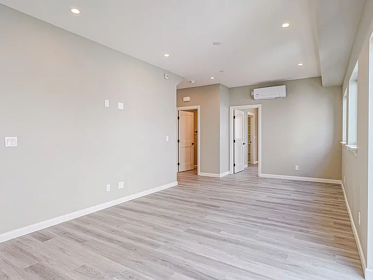 5261 Harmony Ave — Photo 15