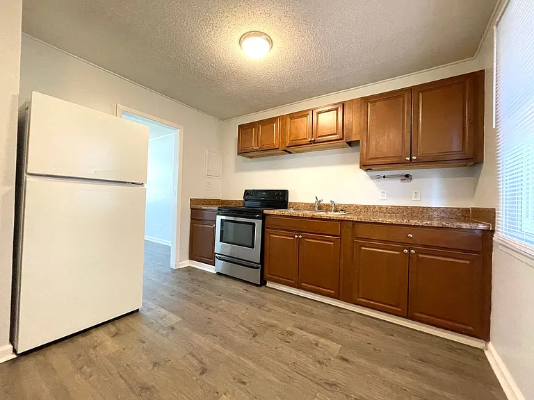 516 Elm St — Photo 4
