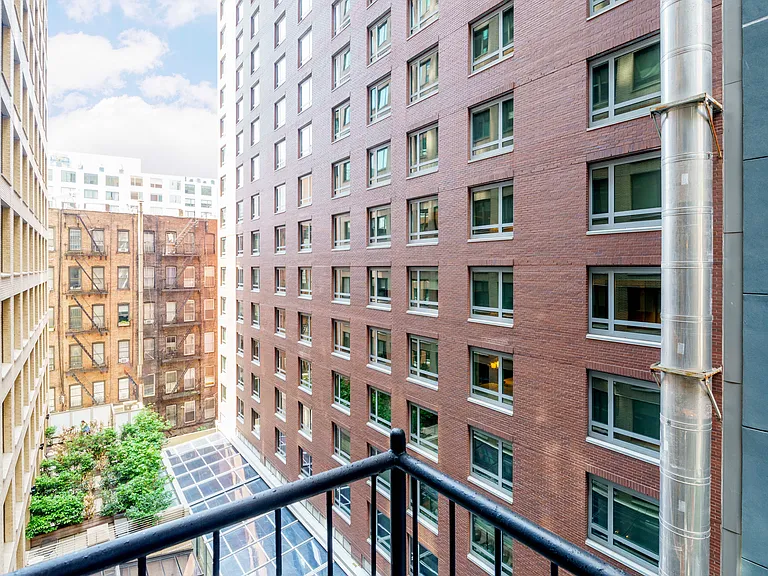 339 W 38th St #6H — Photo 7