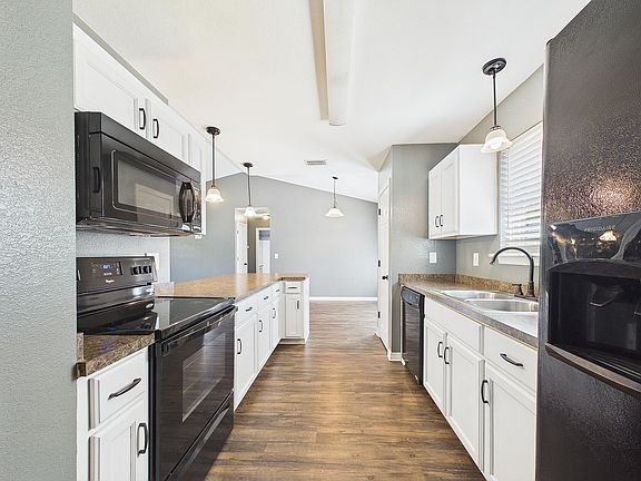 4th image of 2776 Penn St