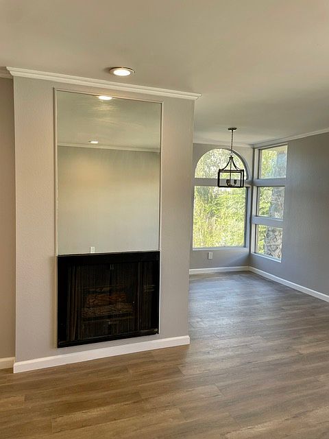 1st image of 13046 Moorpark St APT 201
