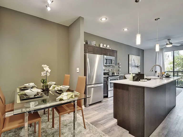 Residences at the Domain — Photo 8